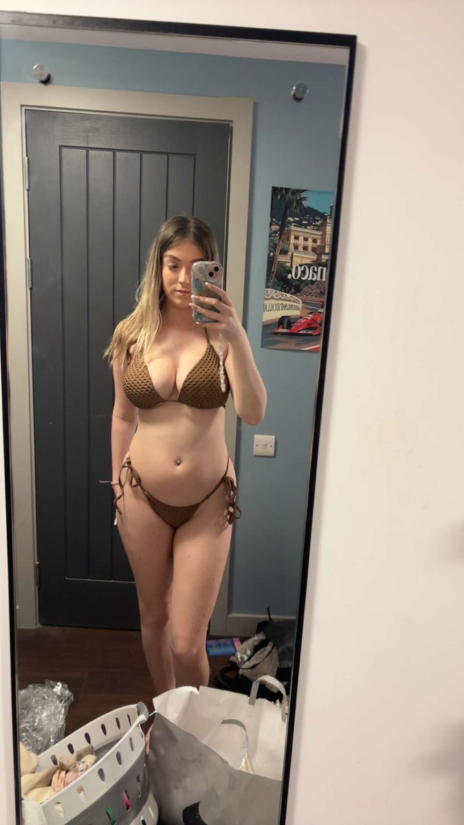 Rosie 💋 tweet media