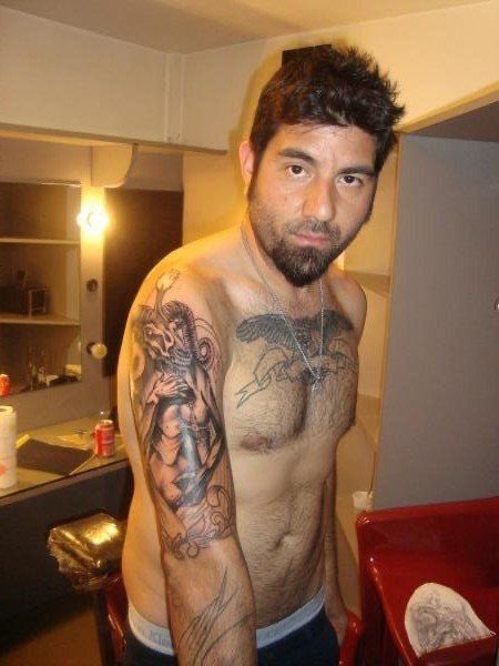 randebu's tweet photo. タトゥーを入れる前と入れた後のChino Moreno https://t.co/A2RBCiPyVu
