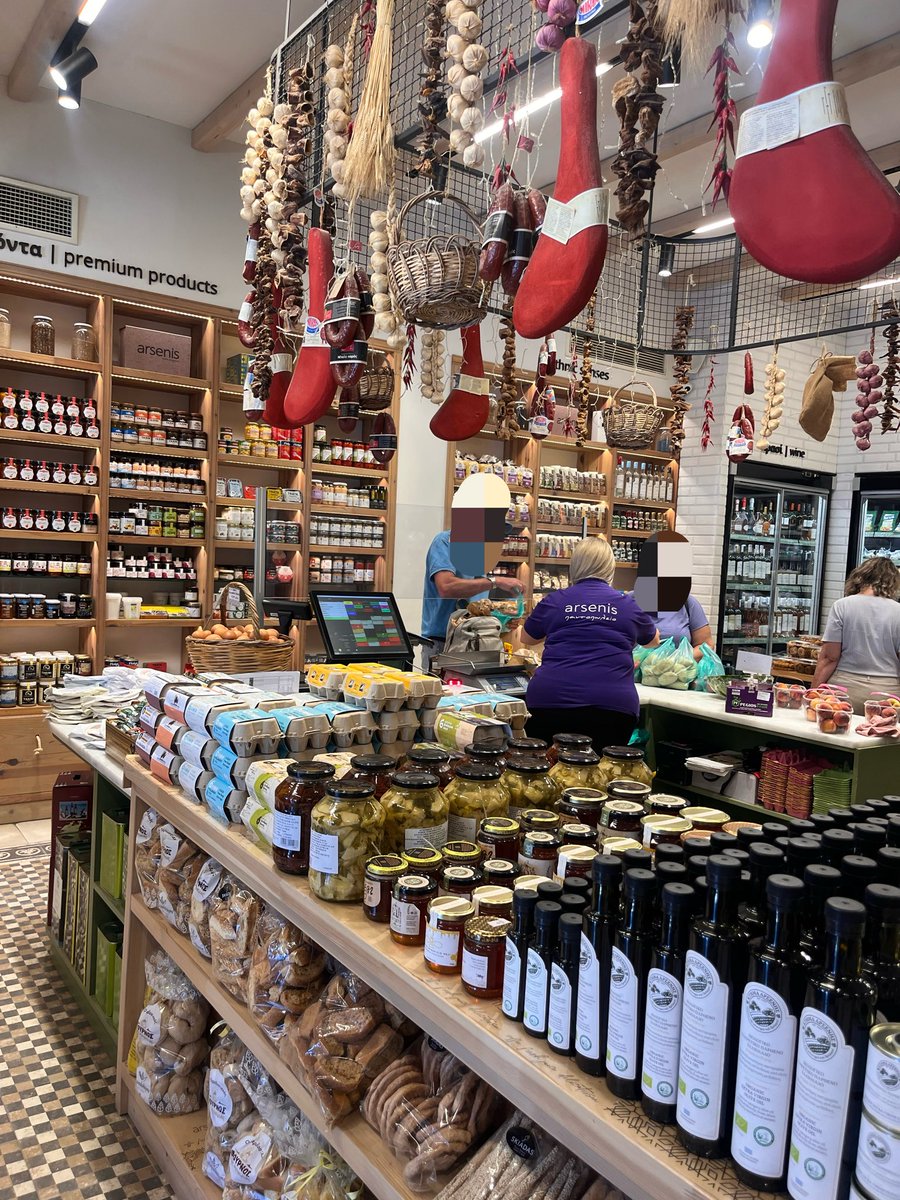 amxqiqi's tweet photo. my favourite part of traveling is visiting grocery markets https://t.co/naipyXv4lc