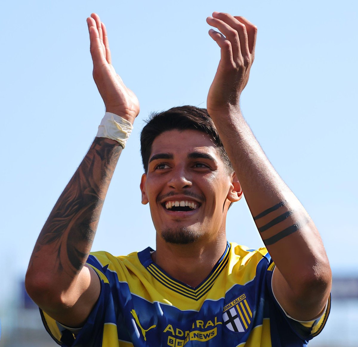 CompiladosCAB's tweet photo. Pasada la euforia del domingo:

🏴‍☠️ Finalizó la temporada de Mariano Troilo con el Parma 13° salvado cómodamente del descenso.

🧮 Entre liga y copa, disputó 23 partidos (1816'). 20 titularidades. Un gol. 5 arcos en cero. Dos rojas.

🧵... https://t.co/79QDRrX5Fg