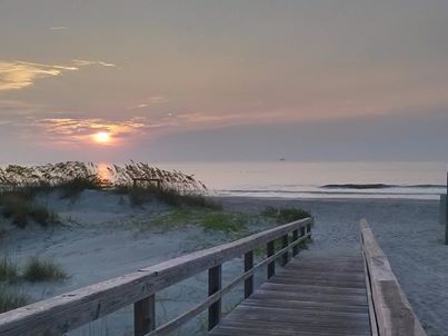 starflight9956's tweet photo. Good #Wednesday Morning 05/27/2026 &amp; Hump Day! Our View This Wednesday Mostly Cloudy &amp; Warm Possible Pop Up Afternoon Showers Temps In The Low 80's &amp; Upper 60's Overnight! We're On With The Songs On  #StarflightRadioTheMix #Radio 

https://t.co/ykz5F1fK2V

https://t.co/U6x2gI1vDM https://t.co/OizPlqVW2h