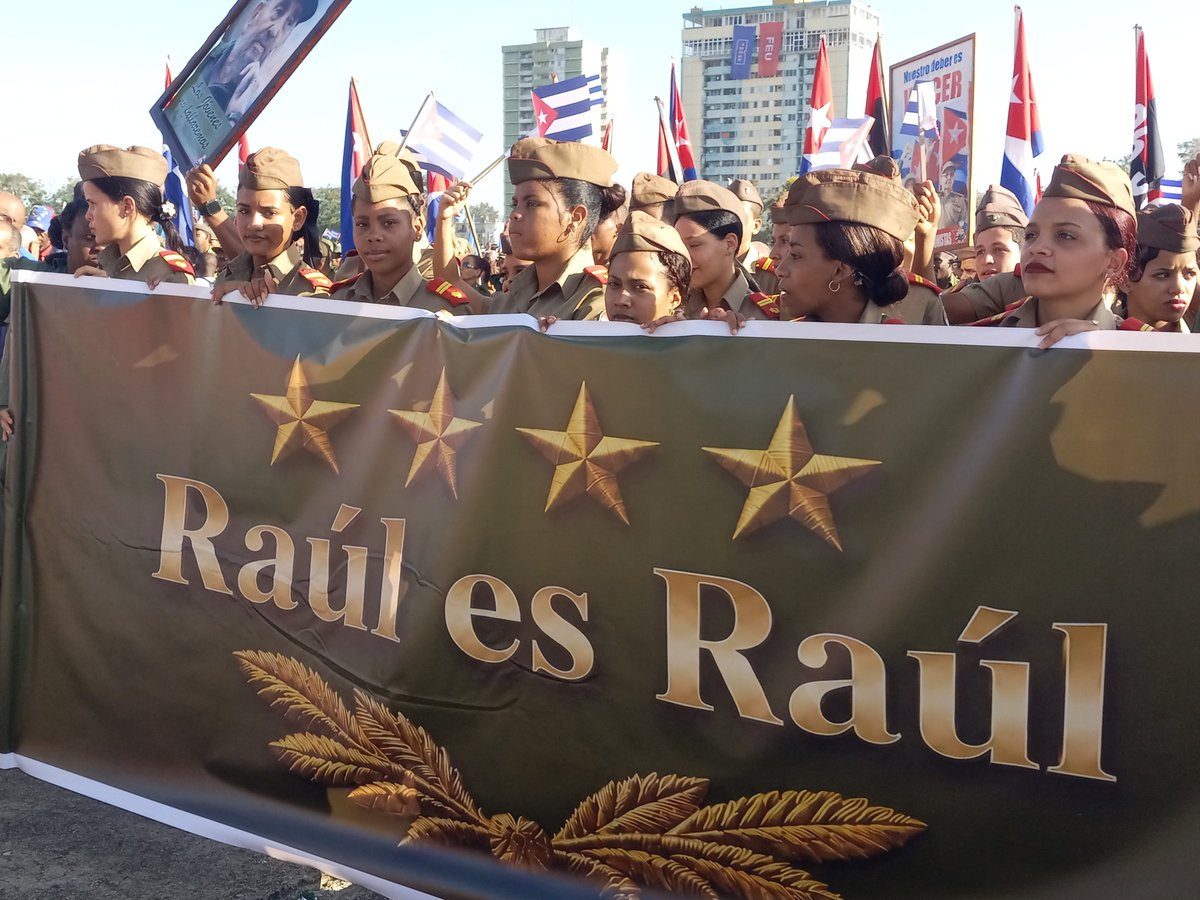 GtmoControl's tweet photo. El pueblo de #Guantánamo  dice presente en la tribuna antimperialista en la Plaza Mariana Grajales demostrando la unidad de los Cubanos #LaPatriaSeDefiende  #RaúlEsRaúl #CubaEstáFirme https://t.co/6Em5rYAc1t