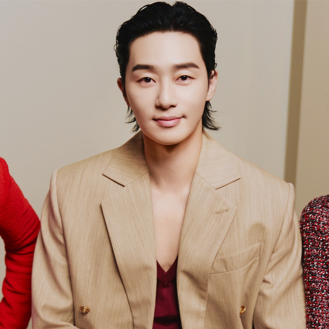 CHANEL_JP's tweet photo. ソウルのCHANEL フロントロウ

ソウルで再演された #CHANEL 2026年 メティエダール コレクション ショーに集ったゲストたち。

昨年12月にニューヨークで発表されたコレクションがソウルで再び披露されました。

#CHANELMetiersdArt #CHANELShow #CHANELinSeoul