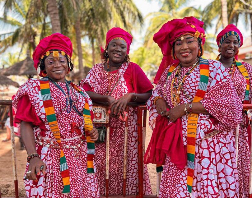 jojdakar2026's tweet photo. « Bienvenue au Sénégal, pays de la Téranga ! » 🇸🇳

Le Sénégal s’apprête à accueillir le premier événement sportif olympique organisé en Afrique. Décryptage du concept de “Teranga”, emblématique du pays.
👉🏾 https://t.co/8t2bgSTV3W

#Dakar2026 https://t.co/xf4D51Sap8
