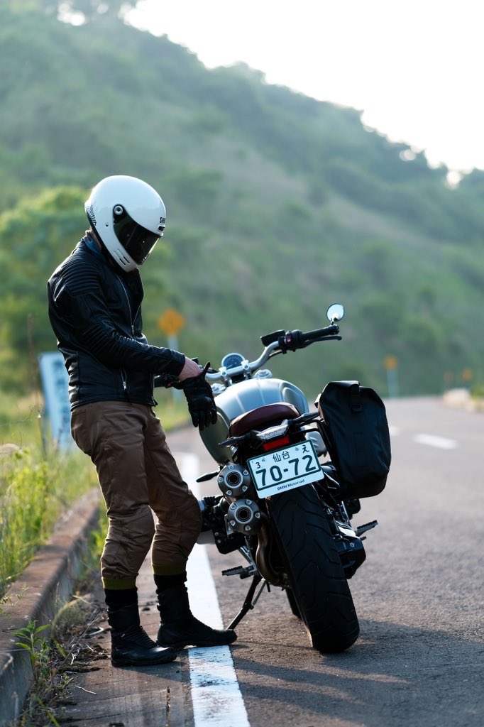 RNINET1982's tweet photo. @achip708 コミネさんのレッグバッグを気に入ってyoutubeで紹介して過去10万回再生いただきました。
当時はSS乗りだったので合っていたんですが、丸ライトのバイクに乗り換えてからお蔵入りに。
こういうファッションに合う防水のレッグバッグがコミネであったら買ったと思います。 https://t.co/Y1i1CYCQqu