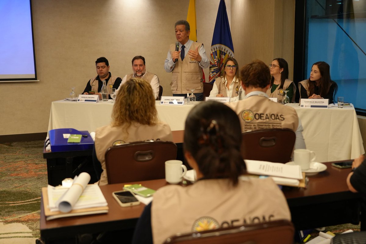 FUNGLODE's tweet photo. El presidente de Funglode, doctor @LeonelFernandez, lidera Misión de Observación Electoral de la OEA en Colombia, consolidando su trayectoria internacional.

https://t.co/GtpdQAbiNh https://t.co/YyRdRHYy7O
