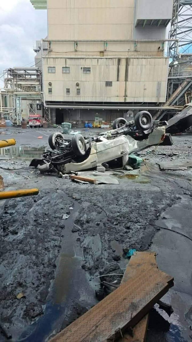 LukeKIRO's tweet photo. Longview plant explosion... ground zero. 

Truck flipped upside down, vehicles smashed and a giant tank collapsed. 1 dead, 9 missing.

More on previous L&amp;I violations/investigations and team coverage on @KIRONewsradio this morning @Mynorthwest https://t.co/uzLRoCv0Kh