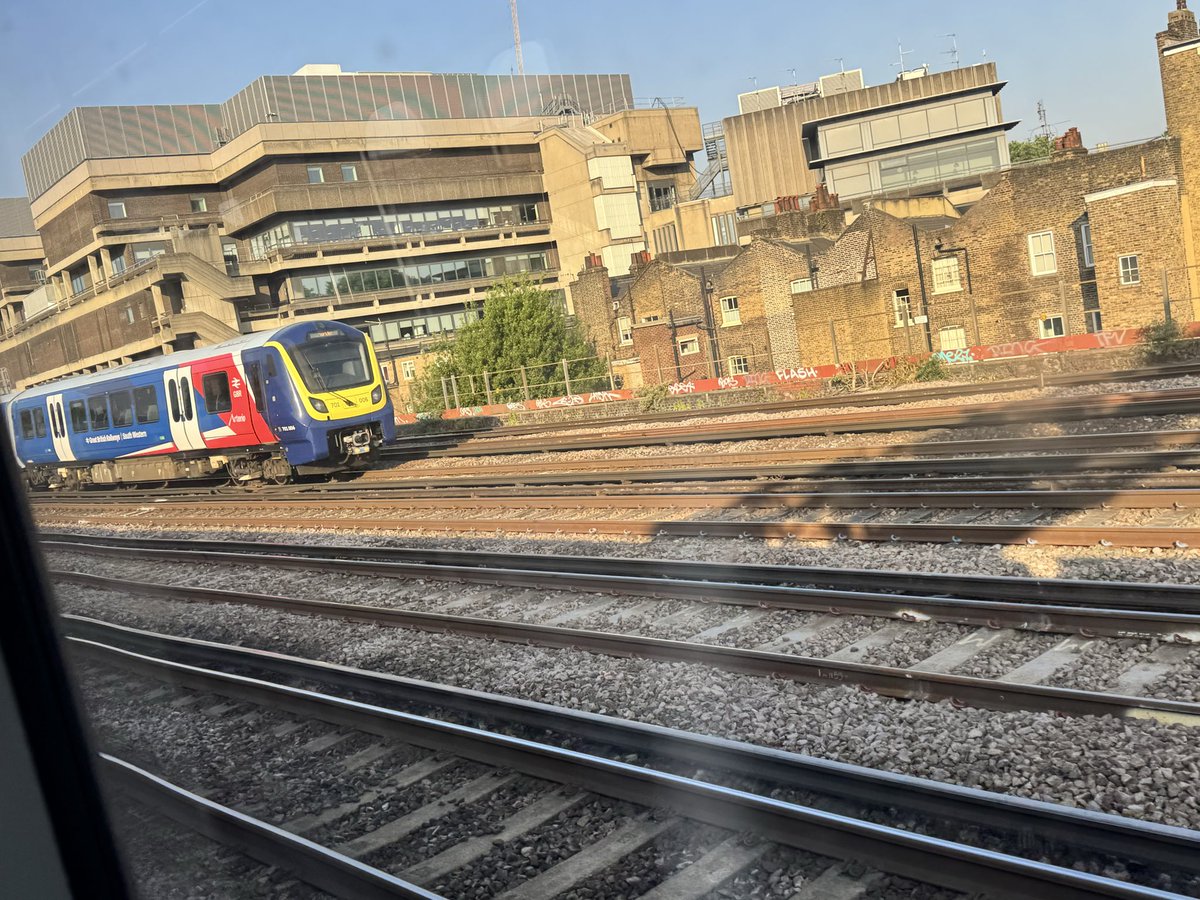 drwormau's tweet photo. I saw the GB News - South Western train this morning. https://t.co/w7PGCzEQLl