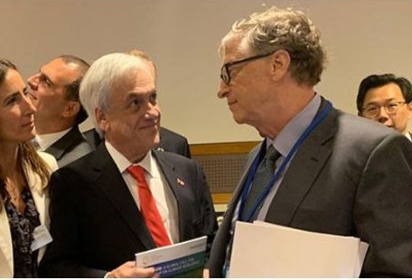 itajuschile's tweet photo. Al final las teorías de la conspiración estaban correctas. 
Gobierno de Sebastián Piñera se reunió con Bill Gates, tenemos vacunas experimentales gratis ?? Se aprueba el tratado pandemias con la OMS un año antes del tongo del virus. 
Bingo 💉💔💰☠️ Chile país líder en vacunación https://t.co/oQxPiz04Ab