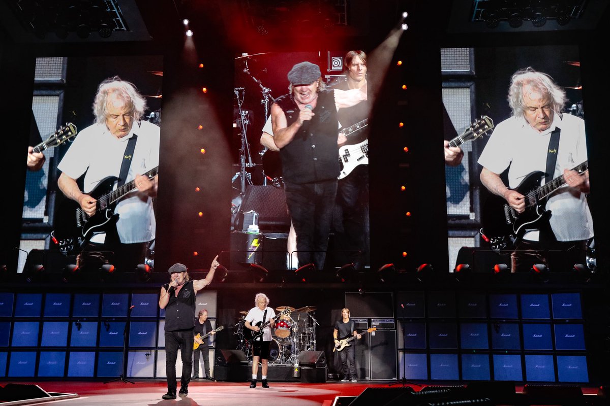 acdc's tweet photo. Suncorp Stadium, Brisbane, Australia 18 December 2025 #PowerUpTour 📸 @ChristieGoodwin https://t.co/VSBC6dIZm8