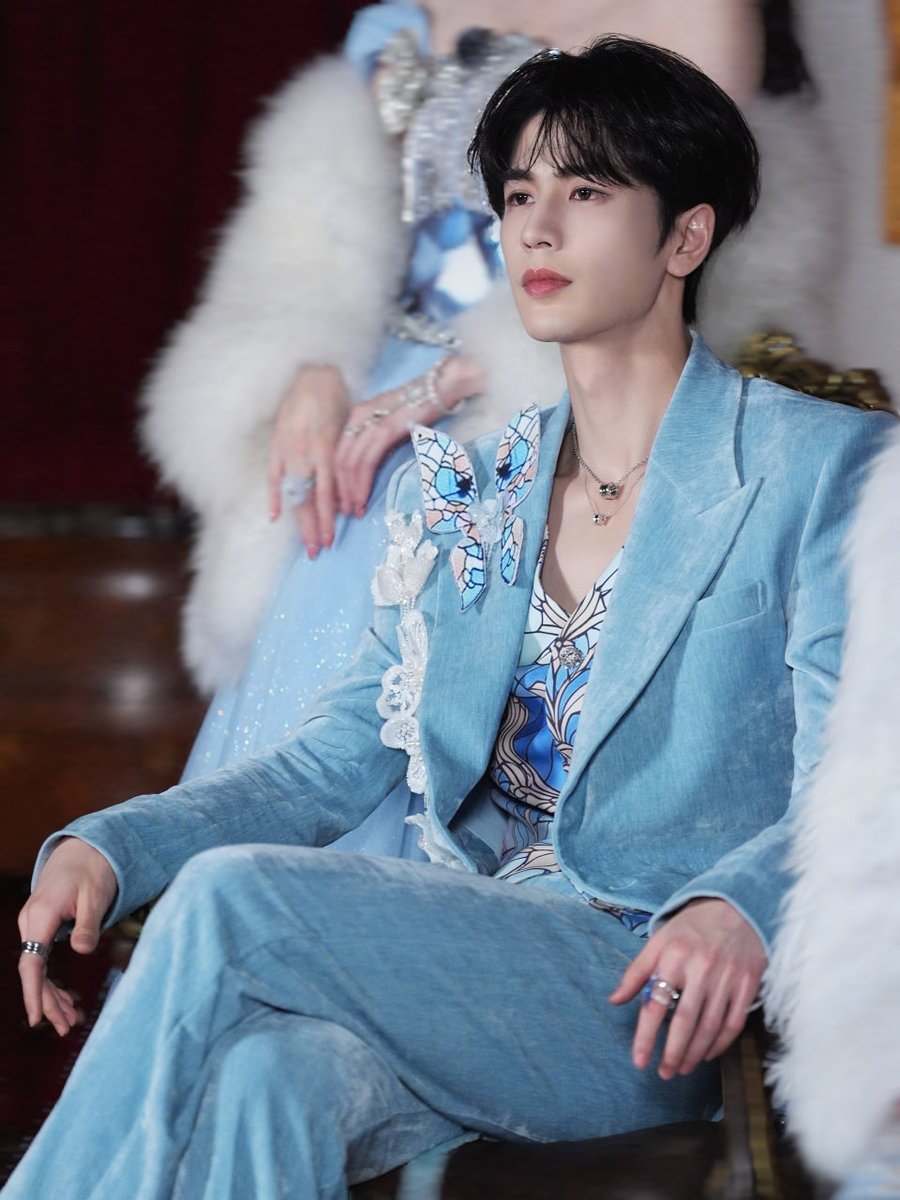 052726• zlh studio weibo update 🪐 studio shares pics of