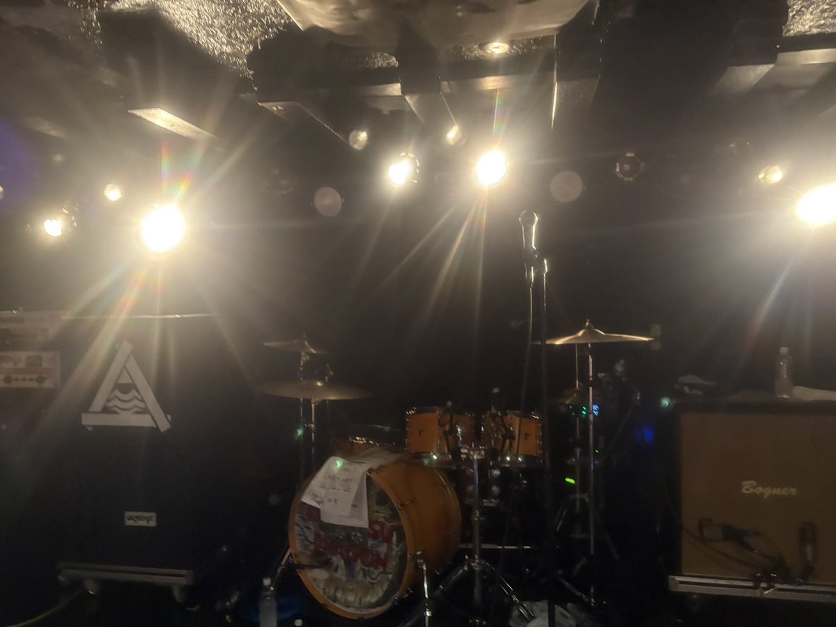 mabu_8686's tweet photo. バンドを始めた時点でもう俺たちの時代は始まってんだよぉ！！！0距離の学さんかっこよすぎた。最前の人達まじでよく踏ん張ったと思う。
 #ハンブレッダーズ  #ハルカミライ https://t.co/fOk40dRH7J