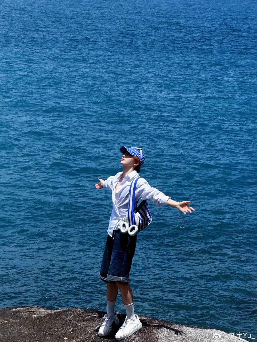 ly_824's tweet photo. 刘宇 微博 🆙

The island🏝️

#리우위 #류위 #유우 #刘宇 #LiuYu
#หลิวอวี่ #LưuVũ #リュウユ https://t.co/I5uFAJrsZf