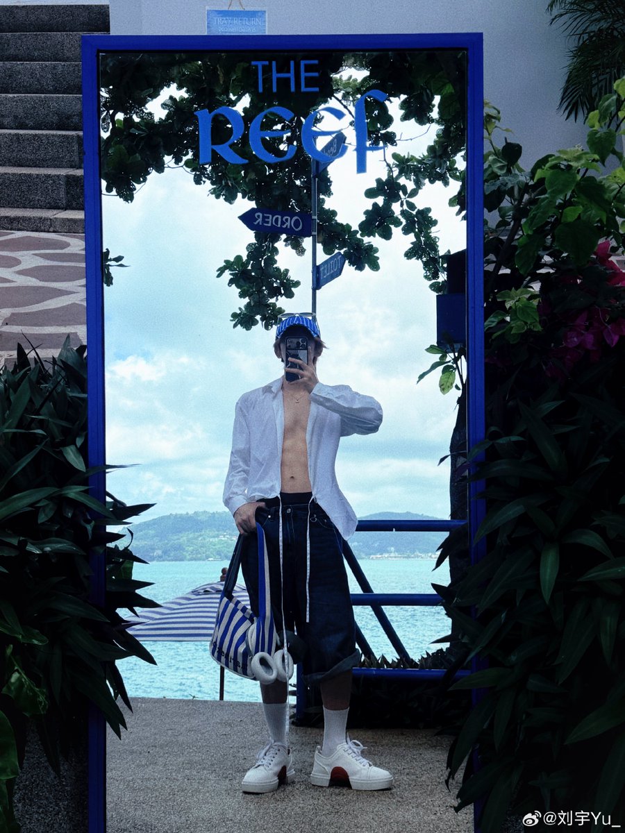 ly_824's tweet photo. 刘宇 微博 🆙

The island🏝️

#리우위 #류위 #유우 #刘宇 #LiuYu
#หลิวอวี่ #LưuVũ #リュウユ https://t.co/I5uFAJrsZf