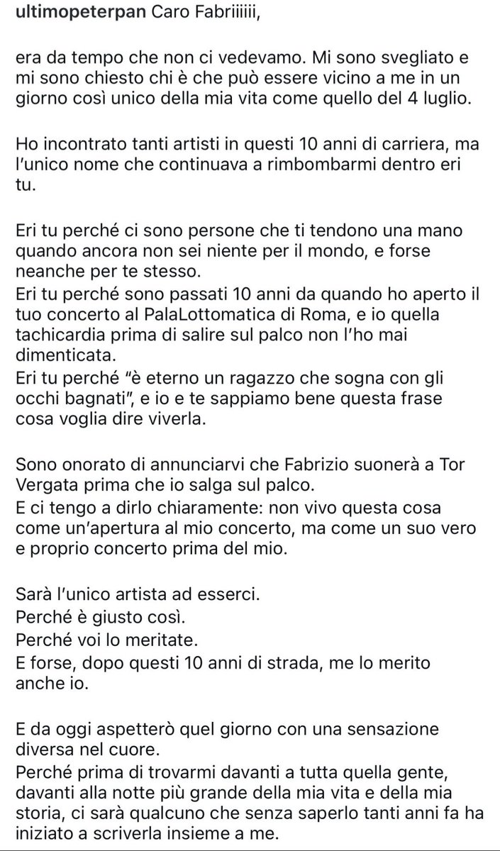 __Fabiana___'s tweet photo. Fabrizio Moro è stato il primo a credere in Ultimo e il fatto che lui non lo voglia per una semplice ospitata di 2 minuti, ma proprio a tenere un intero live davanti a 250.000 persone è TUTTO 🫂 
la riconoscenza e soprattutto un'amicizia che va oltre: parole bellissime https://t.co/Z2poCEeFo5
