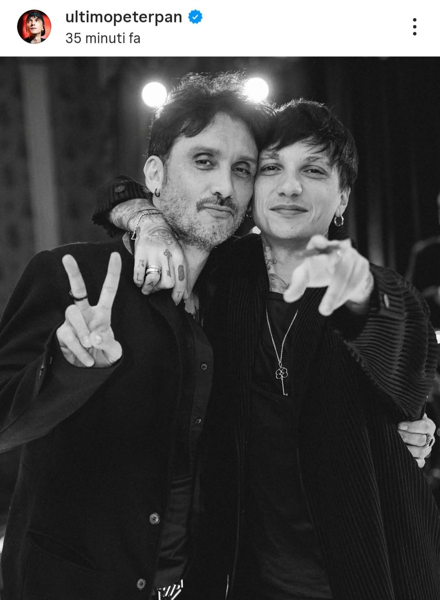 __Fabiana___'s tweet photo. Fabrizio Moro è stato il primo a credere in Ultimo e il fatto che lui non lo voglia per una semplice ospitata di 2 minuti, ma proprio a tenere un intero live davanti a 250.000 persone è TUTTO 🫂 
la riconoscenza e soprattutto un'amicizia che va oltre: parole bellissime https://t.co/Z2poCEeFo5