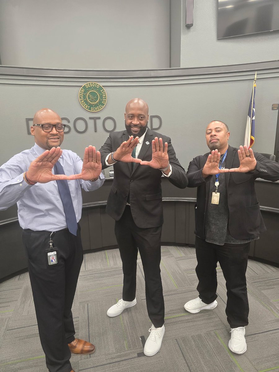 MTTyeskie1's tweet photo. After a long national search, we got our guy!
Huge congratulations to Nick Smith 3x State Champion @JFKimballBBall on being named Head Basketball Coach at DeSoto U! This is the kind of talent and championship pedigree we’ve been looking for. @nlsmith1974 is ready to elevate our program to the next level.
Let’s goooo! Welcome to the U, @nlsmith1974 We’re excited to build something special with you! 💪🏾🔥🙌🏾
#DeSotoU #3xChamp #WeGotOurGuy #Committed