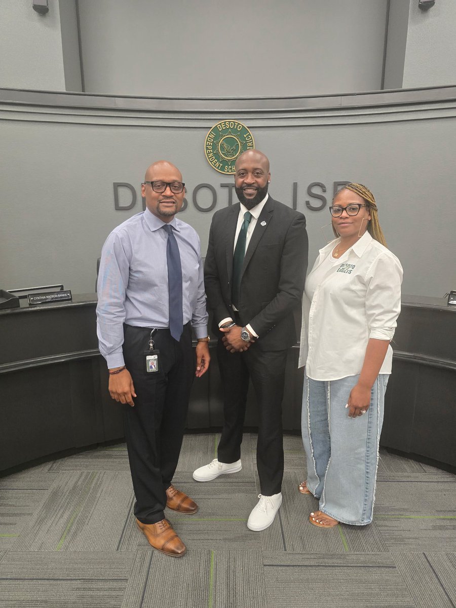 MTTyeskie1's tweet photo. After a long national search, we got our guy!
Huge congratulations to Nick Smith 3x State Champion @JFKimballBBall on being named Head Basketball Coach at DeSoto U! This is the kind of talent and championship pedigree we’ve been looking for. @nlsmith1974 is ready to elevate our program to the next level.
Let’s goooo! Welcome to the U, @nlsmith1974 We’re excited to build something special with you! 💪🏾🔥🙌🏾
#DeSotoU #3xChamp #WeGotOurGuy #Committed