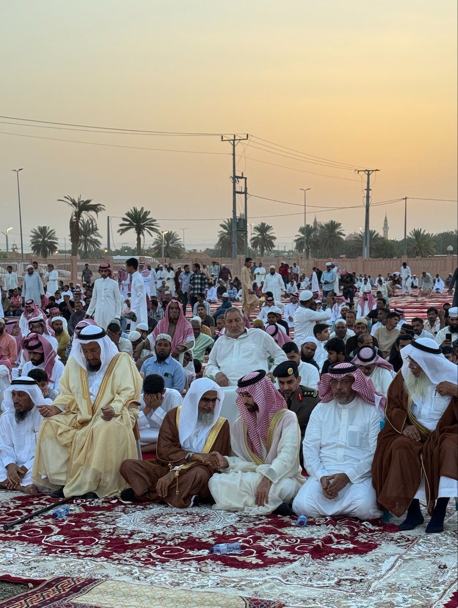 livedurmaa's tweet photo. أدّى جموع المصلين بمحافظة ضرماء صباح اليوم صلاة عيد الأضحى المبارك في مصلى العيد، يتقدمهم سعادة محافظ محافظة ضرماء الأستاذ علي بن عبدالله القرني، وذلك وسط أجواء إيمانية مفعمة بالسكينة والخشوع . https://t.co/QumWKZoPK8