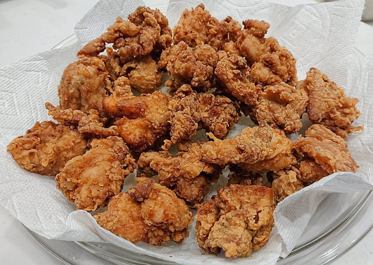 rnpon0610's tweet photo. 今日のおつまみ🍺
妻が作る唐揚げ❤️

これが食べたい‼️
と思ったら作ってもらうしかない
『妻の唐揚げ』
竜田揚げ風なサクサク衣にジューシーなモモ肉がビールに合う‼️

唐揚げって、それぞれ家庭の味があってみんな大好きですよね🤭

#茶色は正義 https://t.co/KFxmBKm0f0