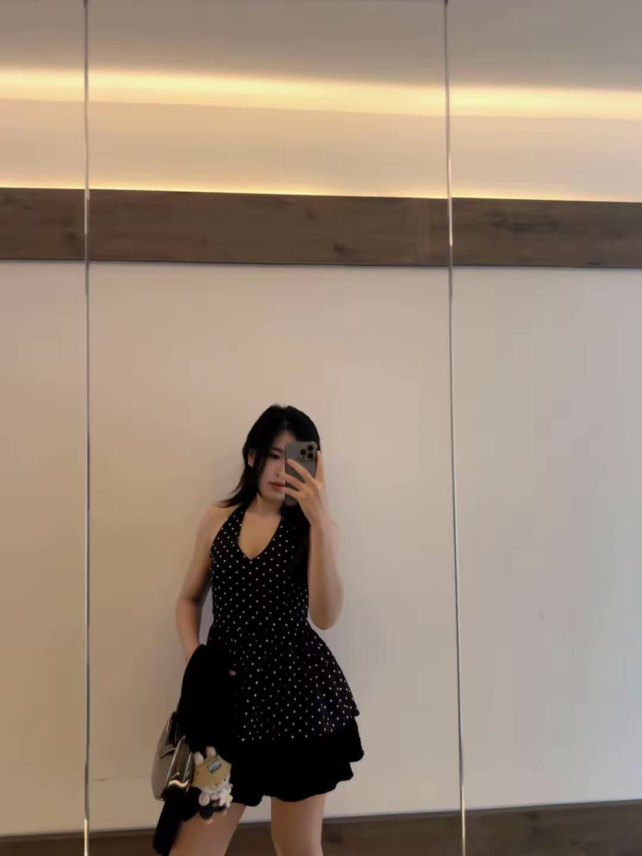 Nimpks's tweet photo. ตอนนี้ไม่มีรูปหน้ากระจกแล้ว ตันมาก https://t.co/P1vYpkvzSr