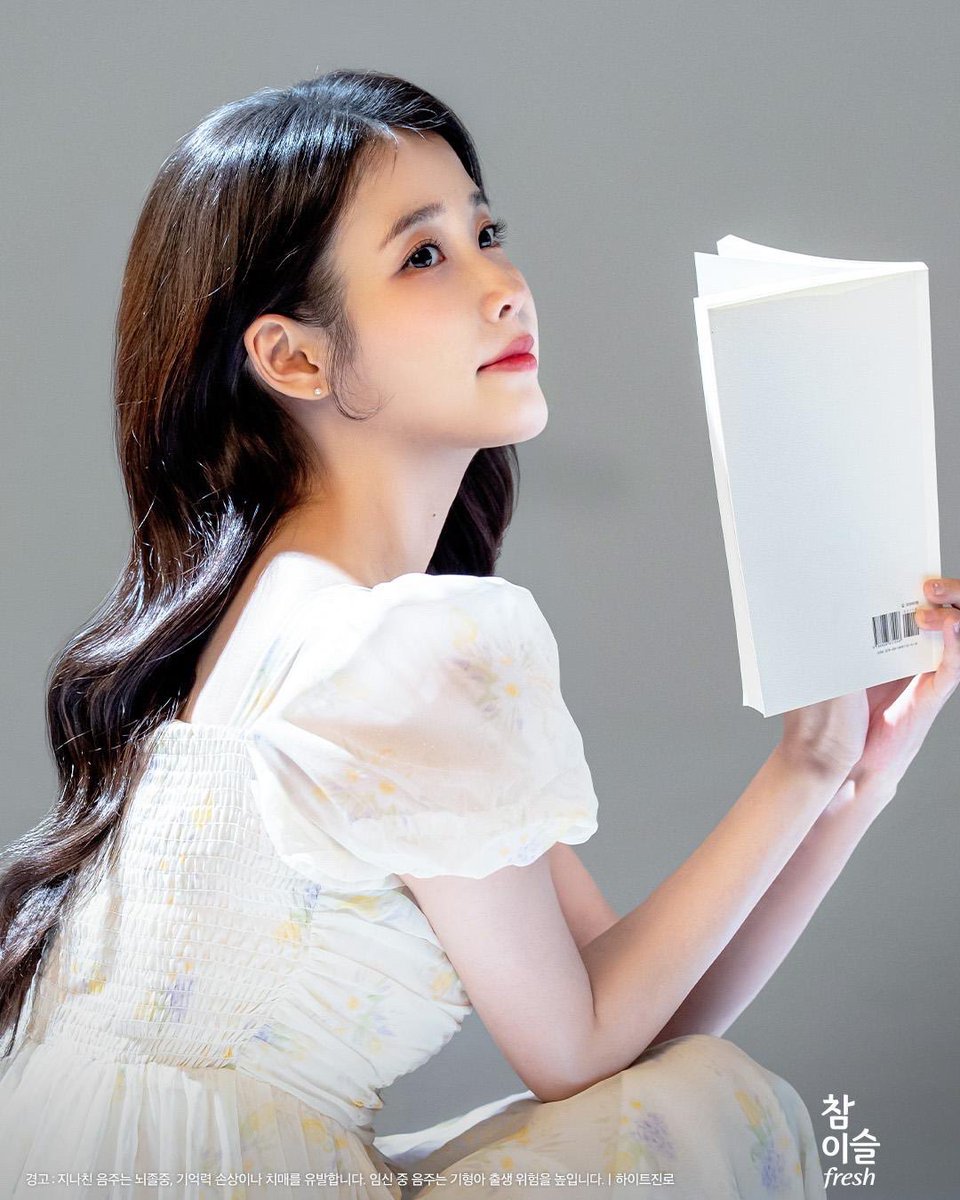 S24IU's tweet photo. 여자가 왜이리 선녀야.... https://t.co/qNYfV6yk63