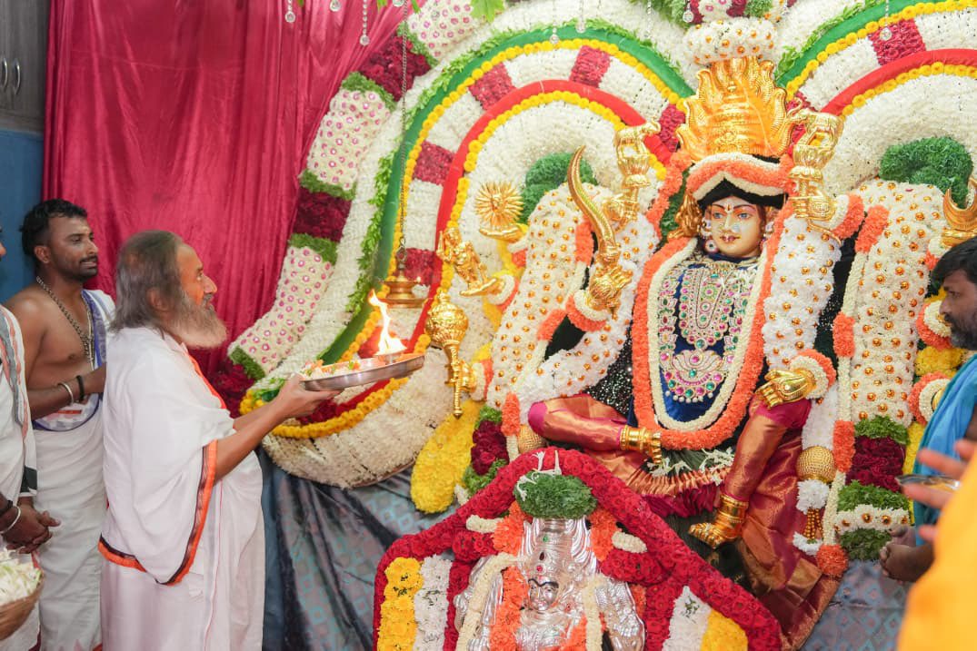 Gurudev Sri Sri Ravi Shankar tweet media