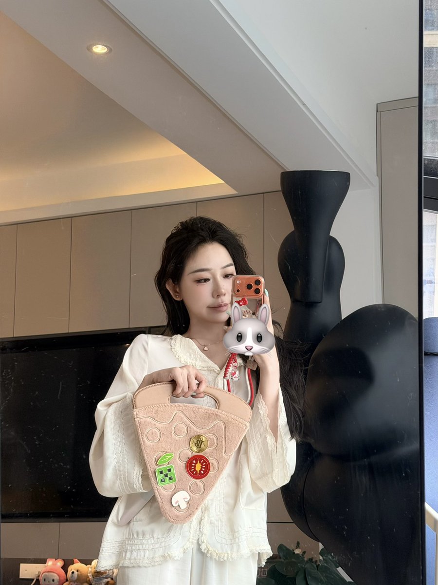 CryptoUnaa's tweet photo. 连吃带拿 那就有福同享

一键三连送 #OKX 限定披萨节周边一份

关注@misaENFP ➕@okxchinese 

@grok 24小时后给我在评论区揪个小可爱出来

#XClub #okx披萨节 https://t.co/HXp4ErD499