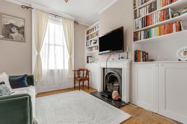 LookProperty's tweet photo. FOR SALE 🏡

Roman Road, Bow 📍

£1,250,000 💷

An elegant mid terraced Victorian three story, three-bedroom period house, of 1,539 square feet, located in the only completely residential Victorian block on Roman Road in Bow. 

https://t.co/o4X678QYL3 https://t.co/wwbvAnammi