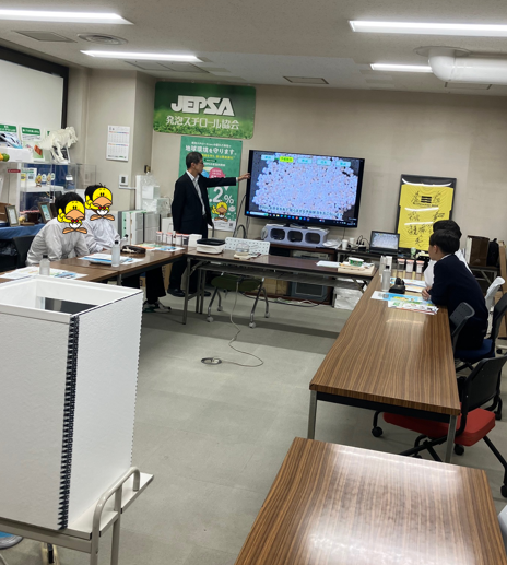 jepsa2010's tweet photo. ５月21日(木）は
滋賀県　守山市立守山北中学校
他２校の生徒さんに来ていただきました。
発泡スチロールの特長は、理解できたかな？
＃発泡スチロール協会
＃EPS
＃守山市立守山北中学校 https://t.co/lzbOMOcsm8