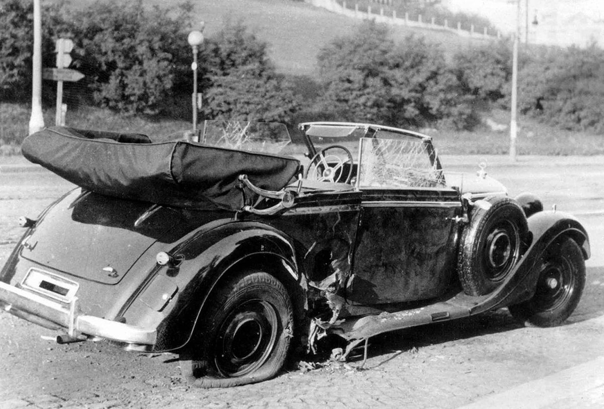 VZpravodajstvi's tweet photo. Před 84 lety v 10:35 otřásla okolím zatáčky V Holešovičkách mocná exploze. Úkol byl splněn, říšský protektor Reinhard Heydrich později umírá na následky způsobené zraněním. Jednu z nejsmělejších odbojových akcí druhé světové války plánovali z Británie příslušníci Vojenského zpravodajství v čele s Františkem Moravcem. 
#anthropoid #jsmeVZ