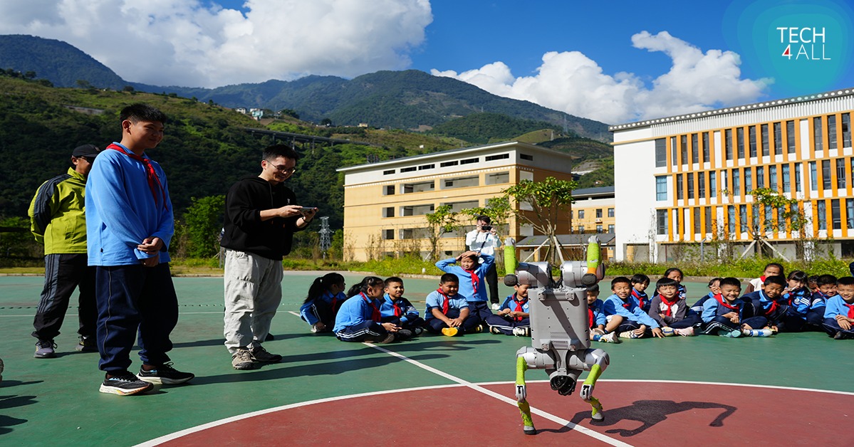 HUAWEI_TECH4ALL's tweet photo. Leaving no one behind in the digital world!

China AI DigiSchool has so far trained 3,000 teachers &amp; students in rural schools across 2 provinces in AI. 

Click the image to learn more &amp; drop a like to show your support for digital inclusion!
