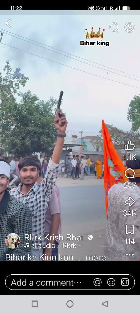 ASIFPTHAN1's tweet photo. @DGPMaharashtra @Navimumpolice @MumbaiPolice @PatnaPolice24x7 @bihar_police 
महोदय यह व्यक्ति खुलेआम देसी कट्टा से फायर कर रहा है 
लोगों को डरा रहा है क्या कोई कार्रवाई होगी 
I'd लिंक https://t.co/QSuPJR3DqG https://t.co/iauI1KSK8p