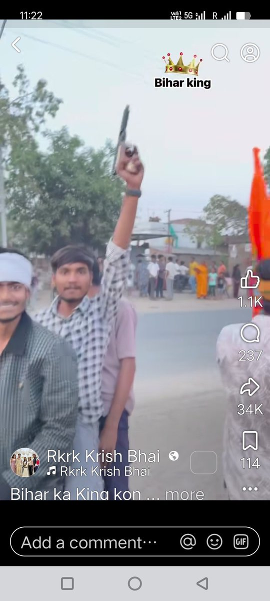 ASIFPTHAN1's tweet photo. @DGPMaharashtra @Navimumpolice @MumbaiPolice @PatnaPolice24x7 @bihar_police 
महोदय यह व्यक्ति खुलेआम देसी कट्टा से फायर कर रहा है 
लोगों को डरा रहा है क्या कोई कार्रवाई होगी 
I'd लिंक https://t.co/QSuPJR3DqG https://t.co/iauI1KSK8p