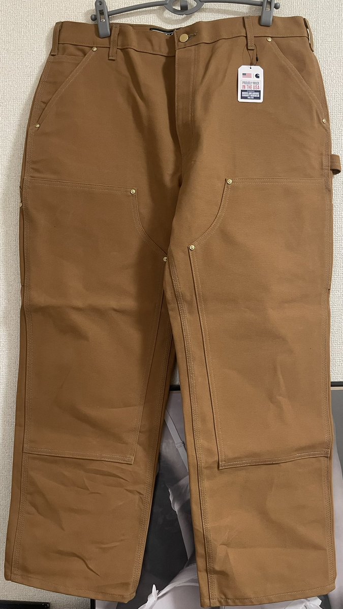 liltyler91's tweet photo. 誕プレにUSカーハートのパンツ貰って喜びの舞

古臭いデザインで固くて重くて縫製雑でクソ丈夫とかいう"漢の服"に必要な要素全部満たしてる https://t.co/QKG4l9UgCl