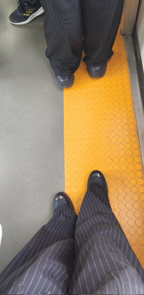 Kirschtollen's tweet photo. 前の人と服がリンクしててちょっと恥ずかしかった笑 https://t.co/EROZHOmMhg