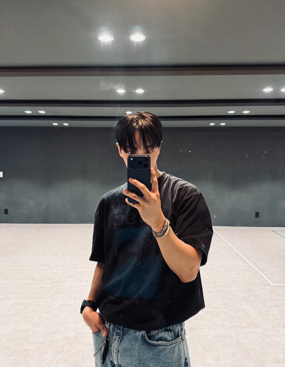 gttkinsta0000's tweet photo. 260527 기광이 공지채널💚  

💚 비가 왔다 안왔다 하네요 습기때매 힘들고 덥죠? 모두 그래도 맛있는
음식
드시고 기운 차려보시죠!!
오늘도 끝까지 화이팅💚

#이기광 #기광 #LEEGIKWANG #GIKWANG @900_330 https://t.co/Hdm7Zlsj03
