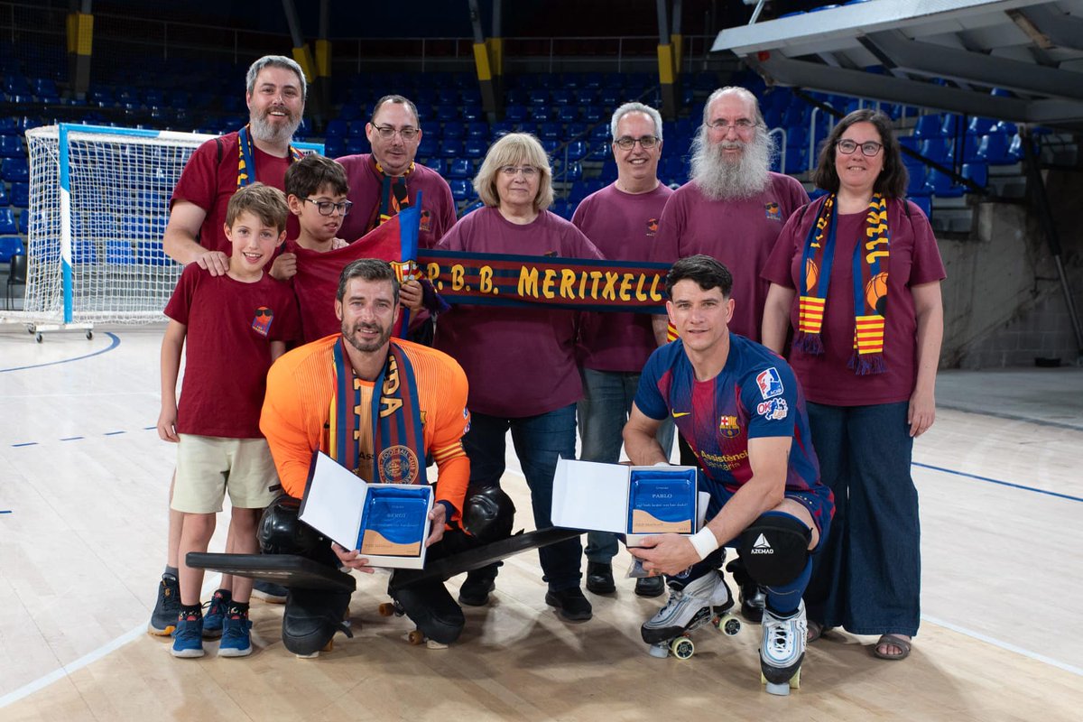 PBBMeritxell's tweet photo. No només diem adeu a dos jugadors irrepetibles, diem adeu a dues llegendes que han fet més gran el @FCBhoquei.

Heu deixat títols, records i una empremta eterna a l’afició. 
El Palau sempre serà casa vostra. 🏑

Moltes gràcies per tot i molta sort. Sempre culers 🔵🔴 https://t.co/GiFyU2G5CF