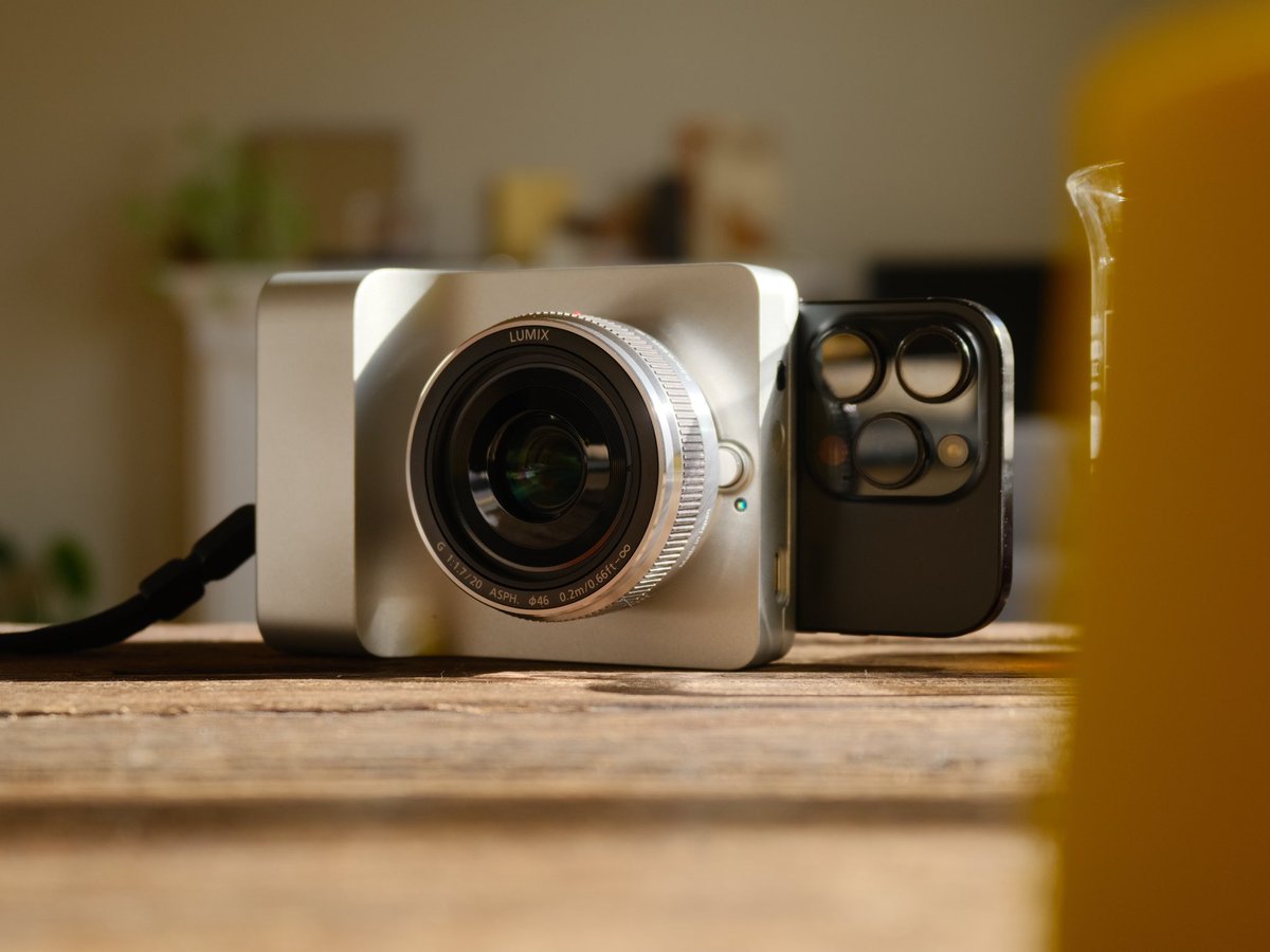 novikoff's tweet photo. Finally get my hands on the Caira camera prototype.
- MFT Sensor / bayonet
- Photos and videos saves directly on the iPhone
- Pretty comfortable to use
- RAW / JPG

I will spend about 2 weeks with it and post some results later. https://t.co/9nTagpwOO1