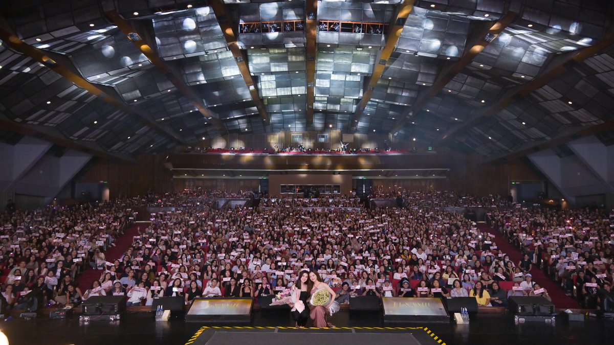 SiamrathNews24's tweet photo. “ลีน่า-หมิว” ฮอตไกลถึงมะนิลา! แฟนมีตติ้ง 2 รอบ Sold Out สร้างความประทับใจแฟนคลับฟิลิปปินส์

https://t.co/hjk4x5voO6 

#siamrath #LenaMiu #LENAMIUFanMeetingInManila2026 #ลีน่าหมิว #GumberBear #GirlLove #Philippines #ManilaFanMeeting #PANO #ZackTabudlo https://t.co/yH39bVL4Iq