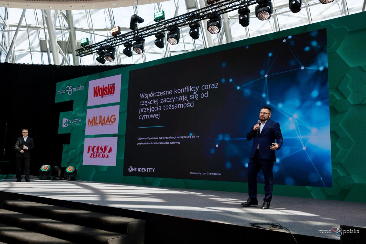 totalsecuritypl's tweet photo. Nazariusz Faluszewski oraz Maciej Machacz z One Identity, poruszyli temat „Tożsamości jako fundamentu odporności państwa - kto naprawdę kontroluje dostęp do infrastruktury krytycznej?” https://t.co/DK3c4tpYme