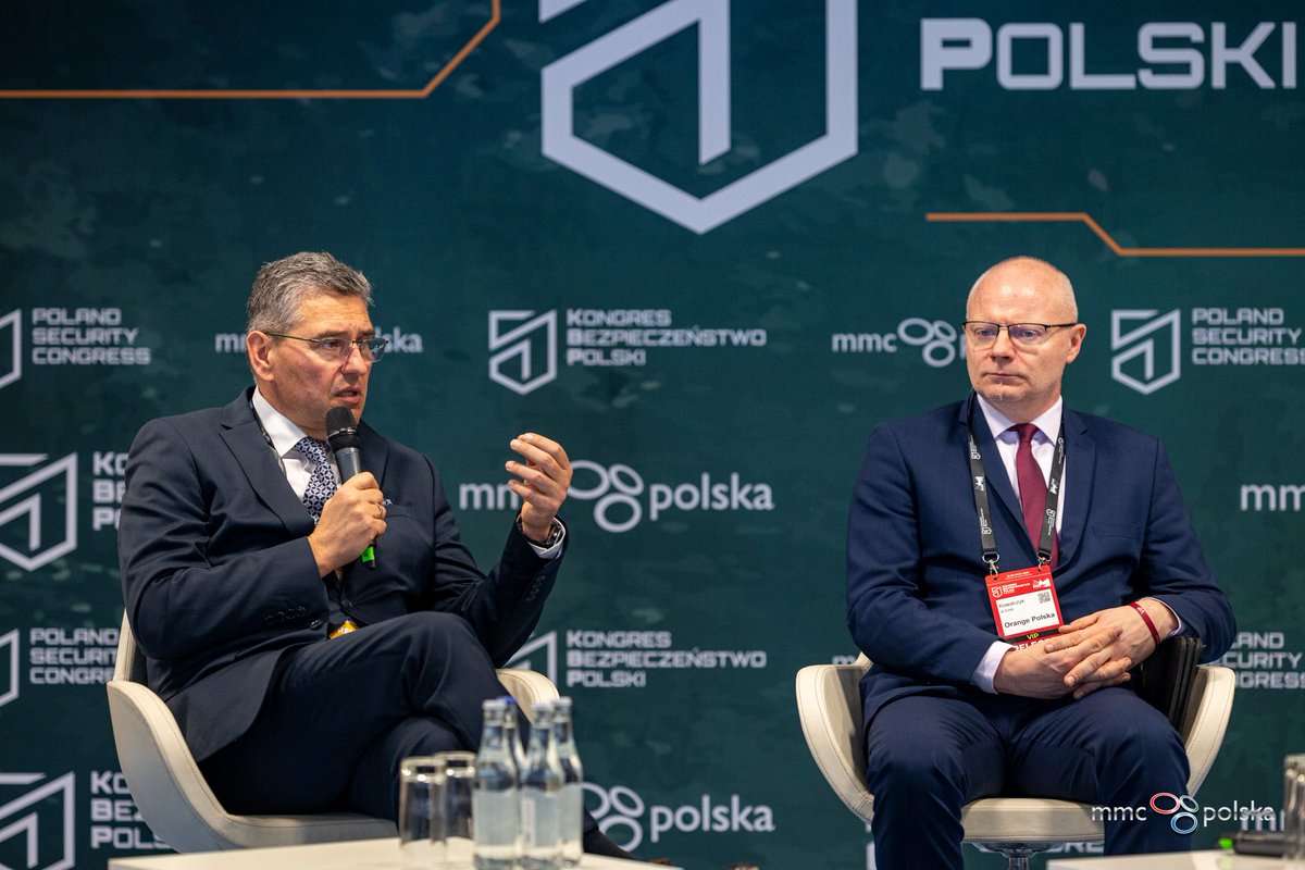 totalsecuritypl's tweet photo. „Bezpieczeństwo i technologia na granicach państwa polskiego” 🚁

Dyskusja koncentrowała się na granicy jako środowisku hybrydowym - łączącym presję migracyjną, zagrożenia cybernetyczne i ryzyko sabotażu infrastruktury. 

#KBP2026 https://t.co/qGBlruROp7