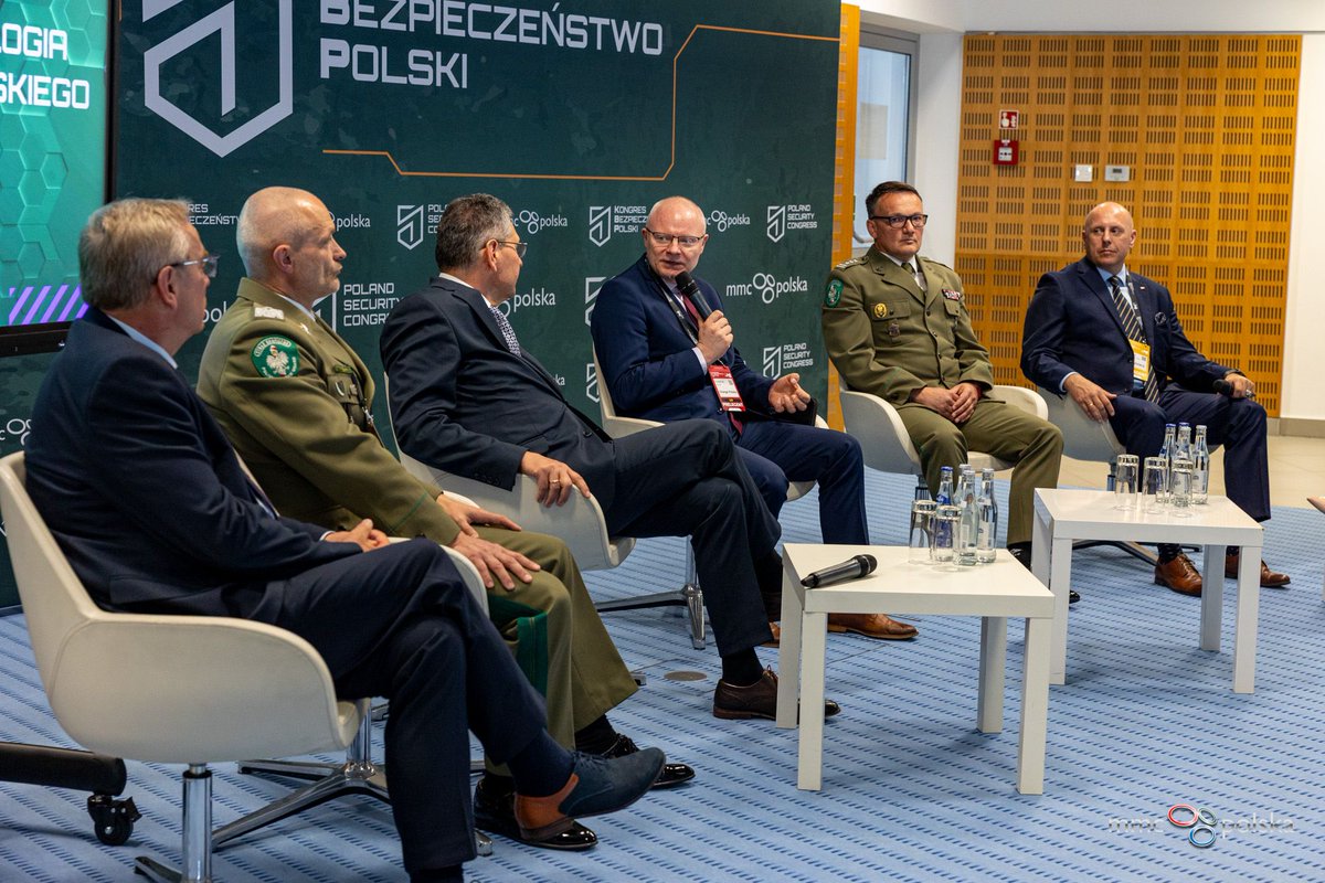 totalsecuritypl's tweet photo. „Bezpieczeństwo i technologia na granicach państwa polskiego” 🚁

Dyskusja koncentrowała się na granicy jako środowisku hybrydowym - łączącym presję migracyjną, zagrożenia cybernetyczne i ryzyko sabotażu infrastruktury. 

#KBP2026 https://t.co/qGBlruROp7