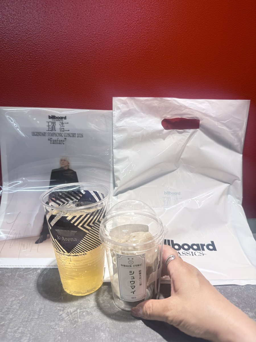 lunarika's tweet photo. billboard classics 玉置浩二 LEGENDARY SYMPHONIC CONCERT 2026 "Fanfare"
奇跡のトレード当選！！で喜んでたら
席番見たら まさかのさらに奇跡の
最前ど真ん中！
玉置さんの登場前からオーケストラの音色が素晴らしすぎて��き、玉置浩二さんの歌声＆生声で泣き、結局LIVE中ずっと泣いてた。 https://t.co/pJkupKwj8L