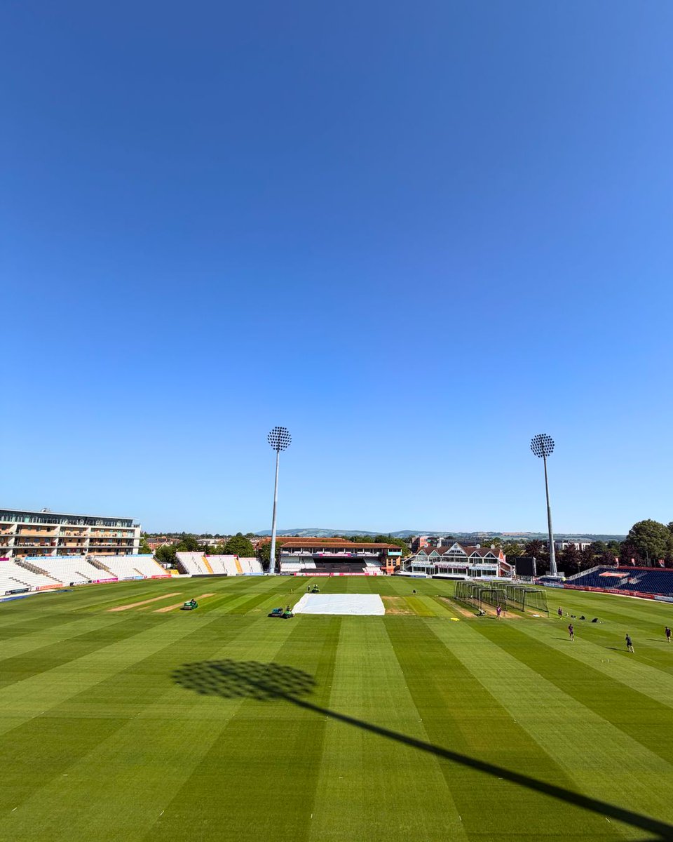 SomersetWomen's tweet photo. ☀️ A beautiful day ahead as we host Yorkshire in the @VitalityBlast this afternoon!

⏰ 2:30pm start
🎟️ Available on the gate
📽️ LIVE stream via YouTube

#YouAreSomerset https://t.co/UGWAUQHque