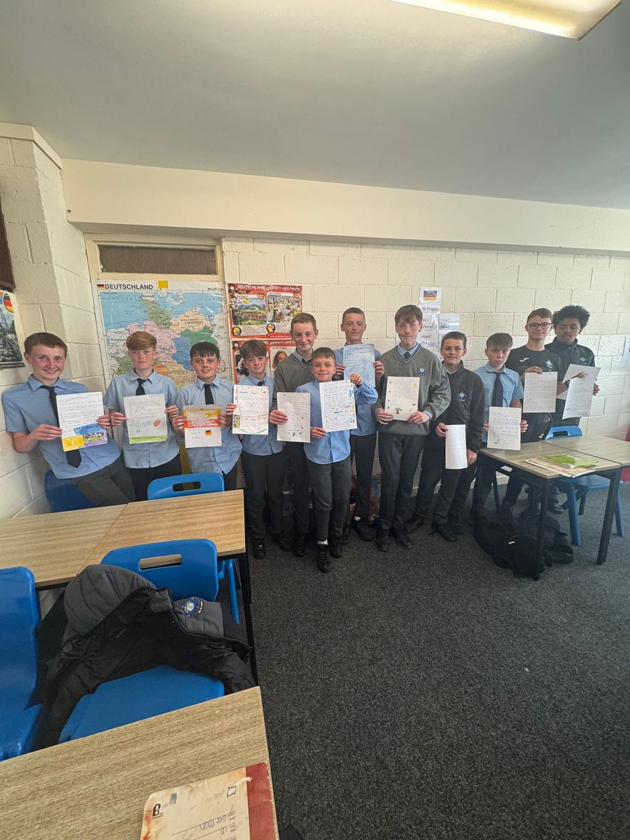 ArklowCBS's tweet photo. There was great excitement in Ms Phelan’s First Year German class last week as students received letters from their penpals at St. Ursula Schule in Würzburg. Students practised their reading and writing skills by reading and replying to the German letters  🇩🇪 https://t.co/1P0wba3YR2