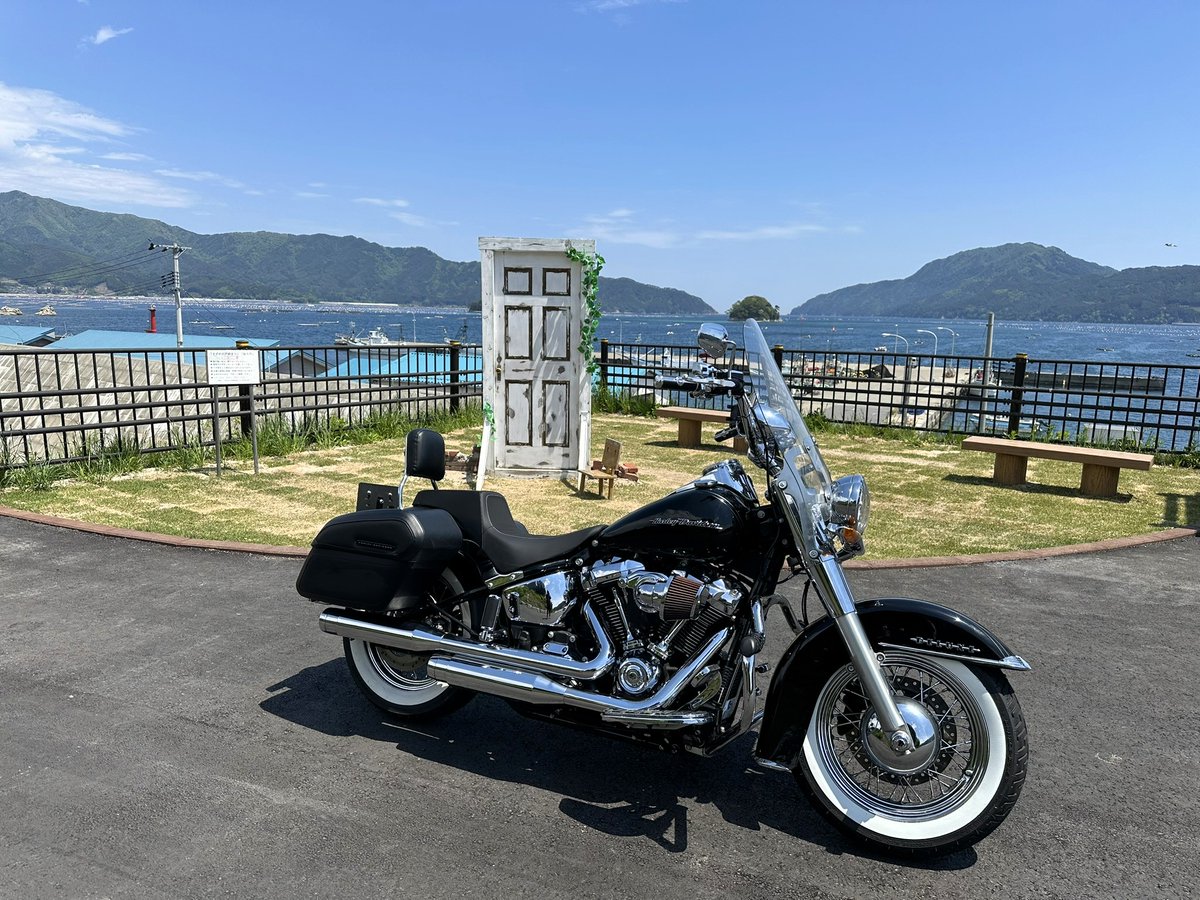 T_Deluxe_Blue_'s tweet photo. #バイクと海のかっこいい画像を貼ってね
何度も前を通っていますが…
その度に写真を撮ってしまう
素敵な場所…🫶
ウミハ イイヨナ… ٩(ˊᗜˋ*)و
#ハーレーダビッドソン
#ソフテイルデラックス
#FLDE
#バイク乗りと繋がりたい https://t.co/dl7jqBTP2s