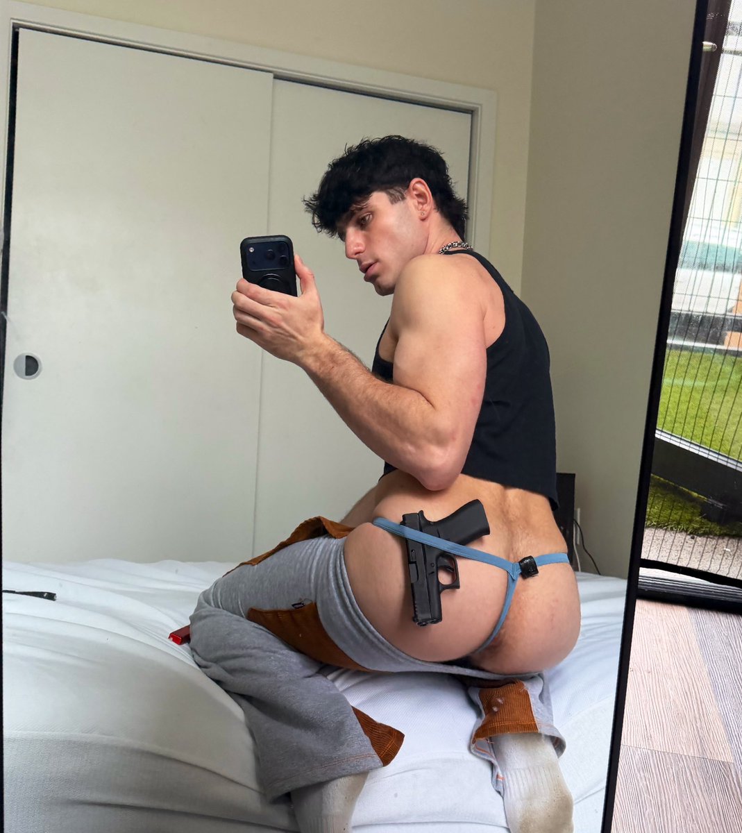 MidwestMagaGay's tweet photo. Nothing is hotter than a white man with a gun https://t.co/11GOLLh8Q3