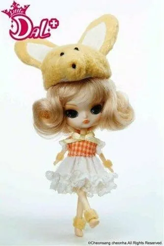 pullipdollotd's tweet photo. the pullip adjacent doll of the day is little dal + lady vixy !
she was released in january 2011, and she is part of the same series as little pullip + madam raccoon !
this is a repost https://t.co/knN4IoV5fL