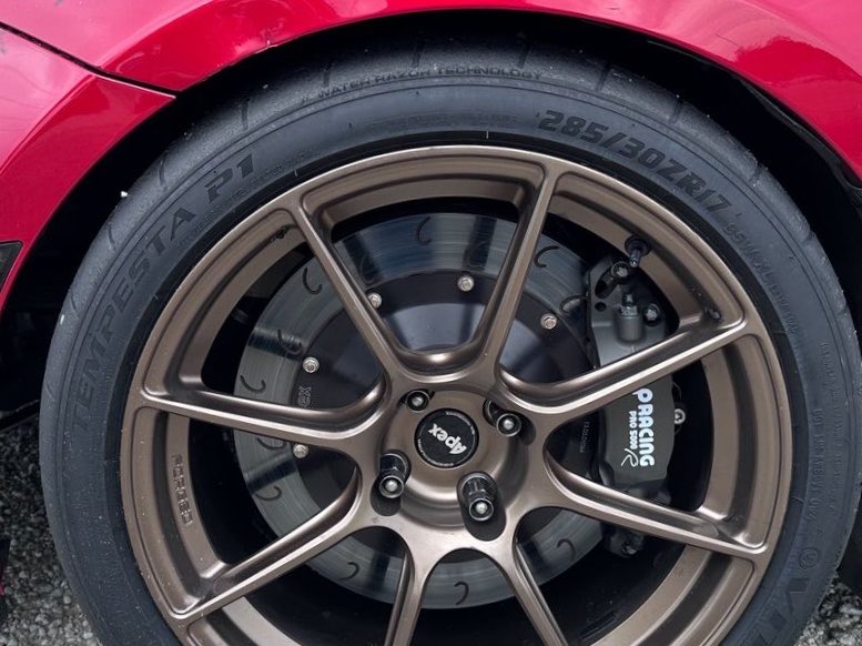 4h2se9k8bt's tweet photo. やはりネットの海は広かった。

NDのフロントに285/30R17はエグい。

外径600mmぐらいやで履けなくはないけど、よく履こうと思ったな。

国内でも一応買える。 https://t.co/NLMpGH7zly